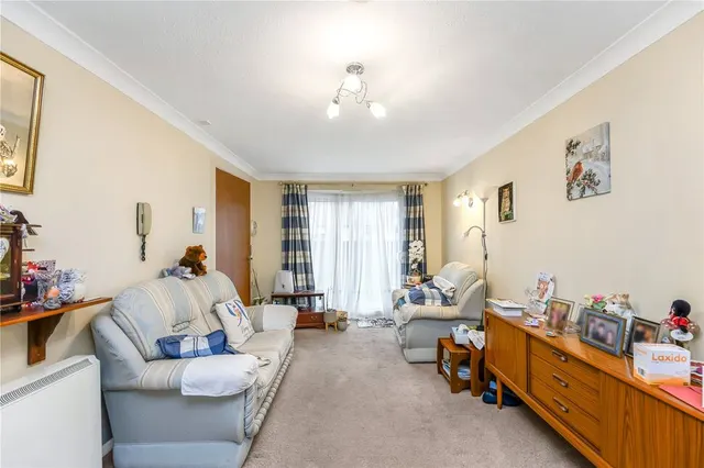 Photo 2 — Portland Close, Chadwell Heath, RM6