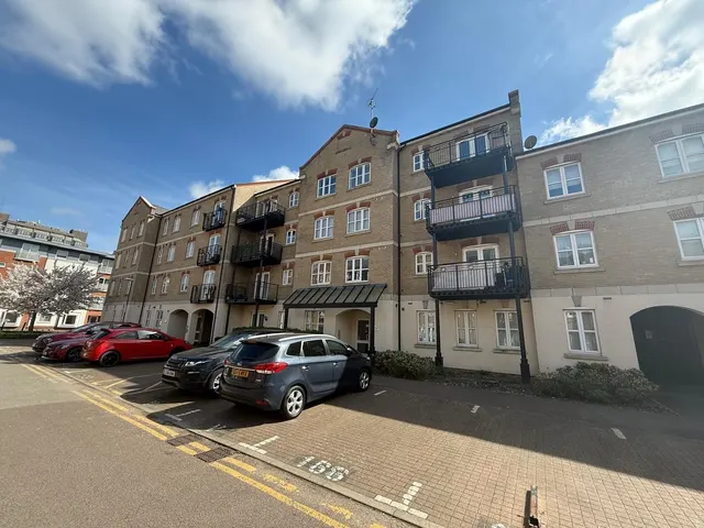 Coxhill Way, Aylesbury, photo 1