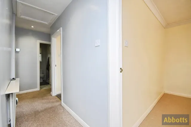 Photo 2 — Louis Drive East, Rayleigh, Essex, SS6