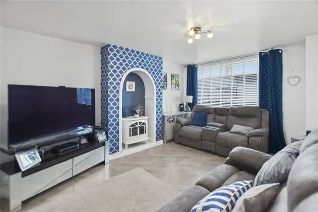 Castle Ings Drive, Leeds, LS12, photo 2