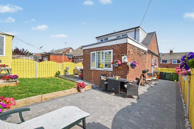 Castle Ings Drive, Leeds, LS12, photo 1