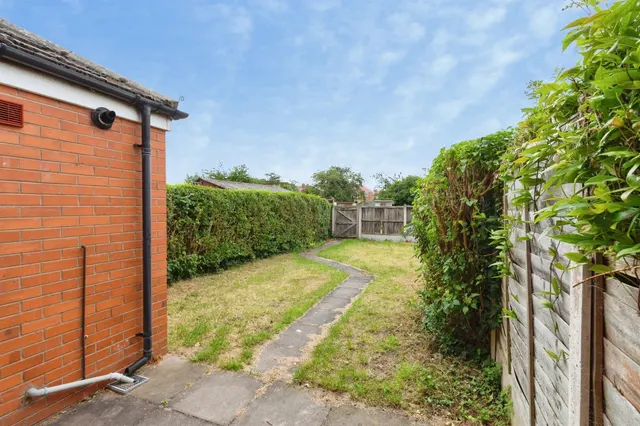 Oxford Gardens, Stafford, ST16, photo 3