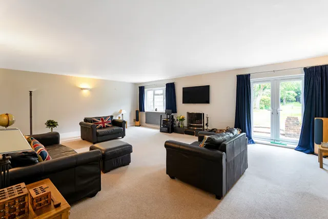 Hale House Lane, Churt, GU10, photo 2