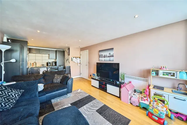 Photo 3 — Gallions Road, LONDON, London, E16