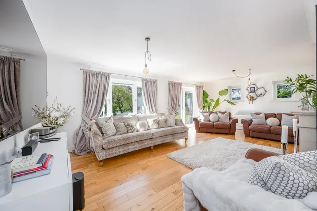 The Hollies, Aughton, L39, photo 2