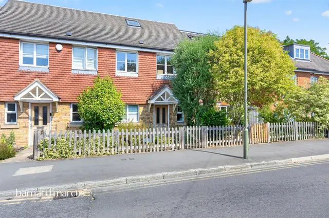 Windmill Lane, Epsom, photo 1