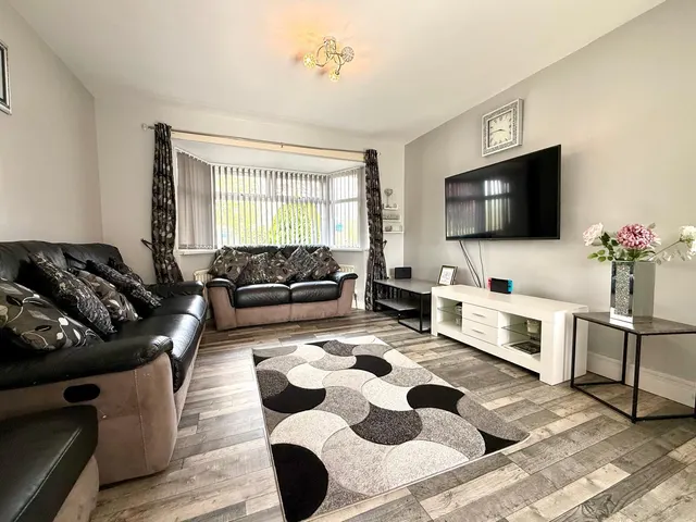 Photo 3 — Queens Drive, Swindon, Wiltshire, SN3 1BA