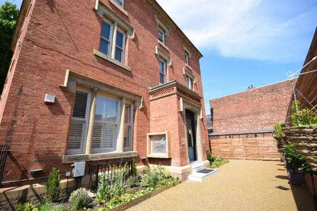 Cheadle House, Cheadle, photo 1