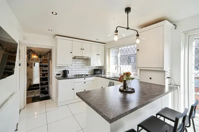 Photo 2 — Musgrave Drive, Bradford