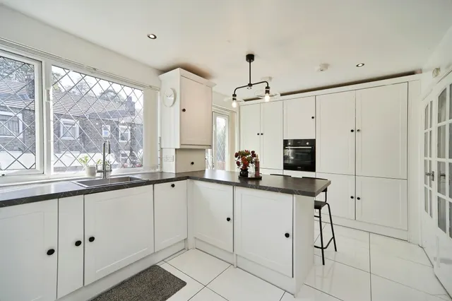 Photo 3 — Musgrave Drive, Bradford