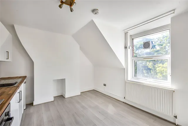 Photo 3 — Riggindale Road, Streatham