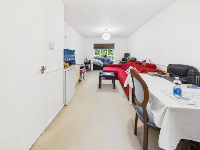 St Pauls Court, RG1, photo 3