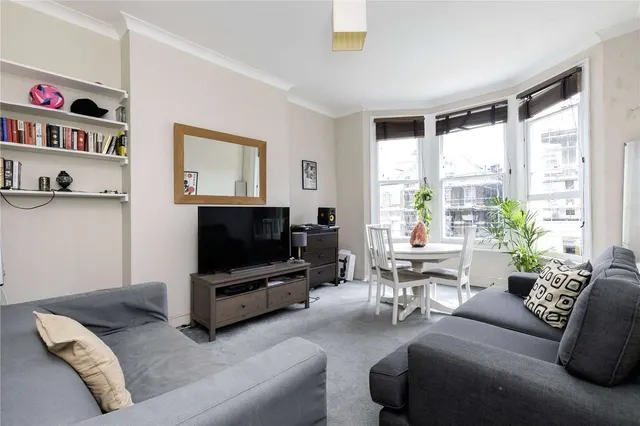 Caledonian Road, Lower Holloway, N7, photo 1