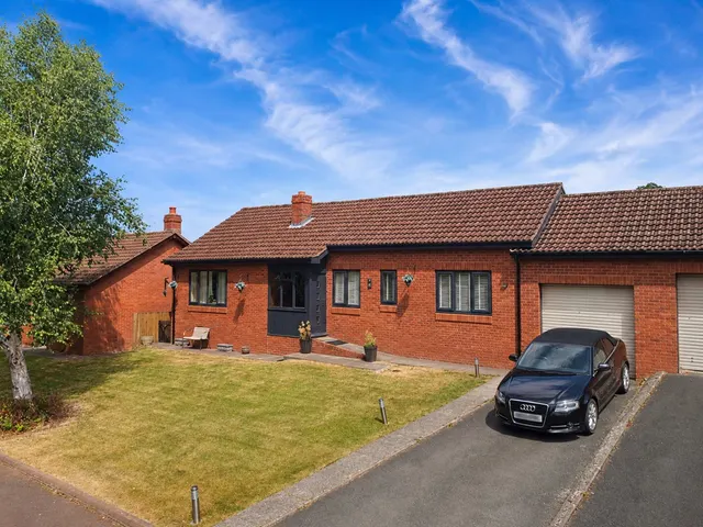 Woodlands, Cefnllys Lane, Llandrindod Wells, Powys, LD1 5DE, photo 1