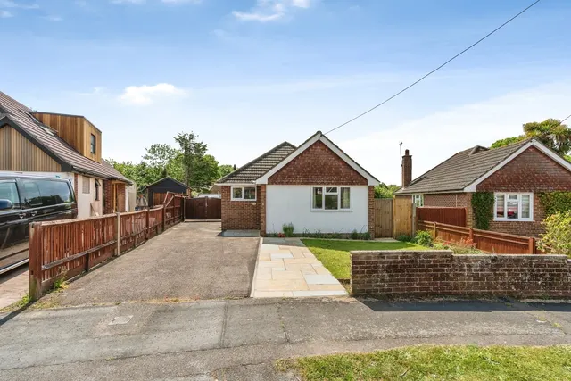 Testlands Avenue, Nursling, SO16, photo 1