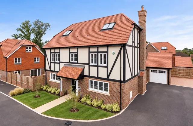 Folders Lane, Burgess Hill, RH15, photo 1