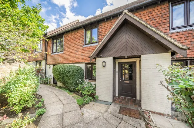 Hylton Road, Petersfield, GU32, photo 1
