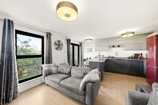Auckland Road, Auckland Court, CB5, photo 2