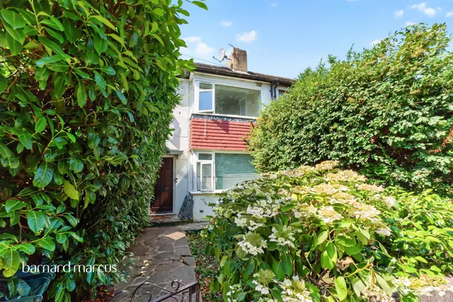 Alexandra Road, London, photo 1