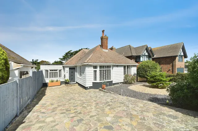 Central Avenue, Telscombe Cliffs, BN10, photo 2