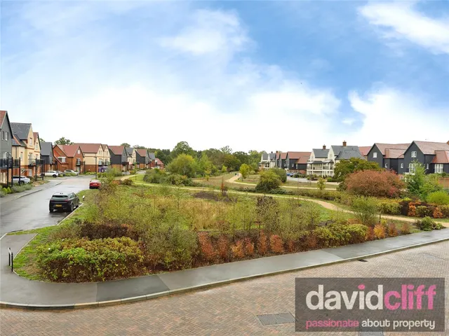 2 bedroom flat, Woodward Lane, Warfield, RG42