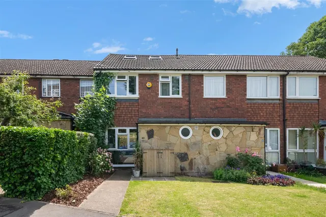 St. Christophers Close, Isleworth, photo 1