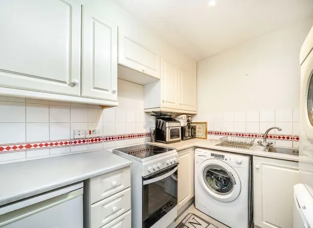Photo 2 — Langridge Mews, Hampton, TW12