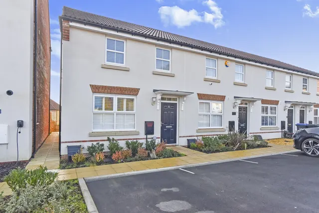 Rose Drive, Chippenham, photo 1