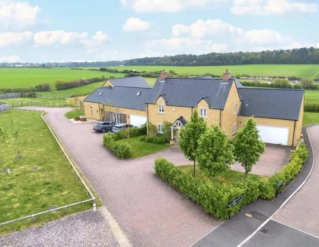 William Buckland Way, Stonesfield, Witney, Oxfordshire, OX29 8FF, photo 1