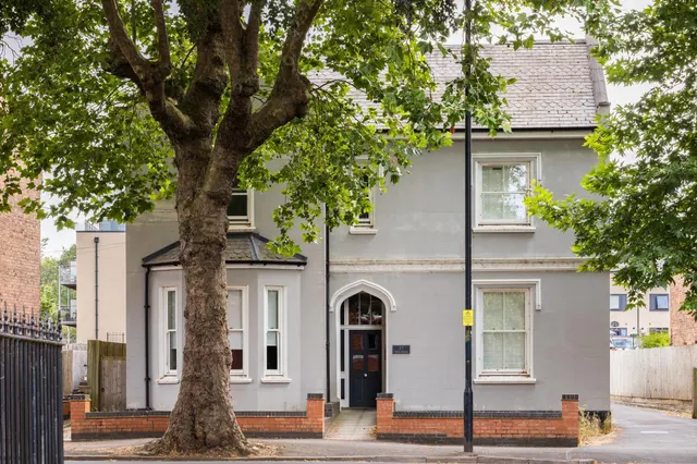 Photo 2 — Avenue Road, Leamington Spa