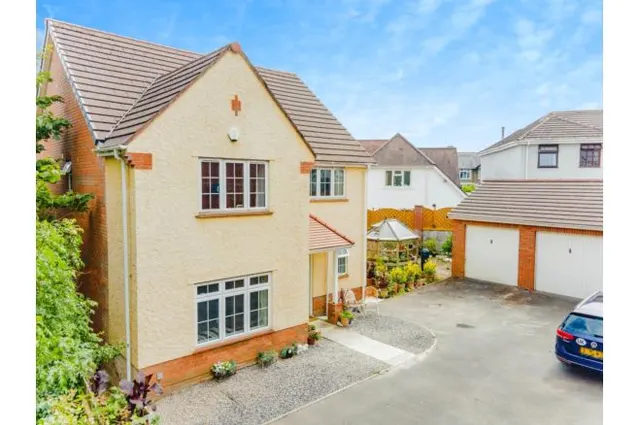 Leckwith Drive, Bridgend, photo 1