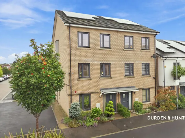 Reservoir Way, Hainault, IG6, photo 1
