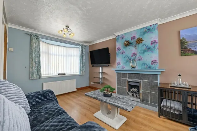 Photo 3 — Aintree Close, Bedworth, CV12