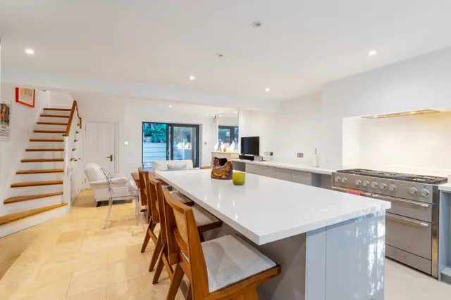 Photo 2 — Chepstow Road, Notting Hill, London, W2 5BE
