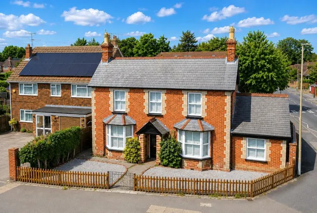 Aldershot Road, Church Crookham, photo 1