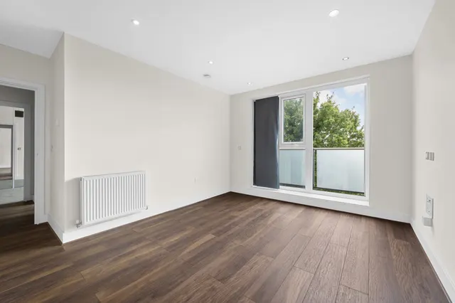 Coombe Lane, Raynes Park, SW20, photo 2