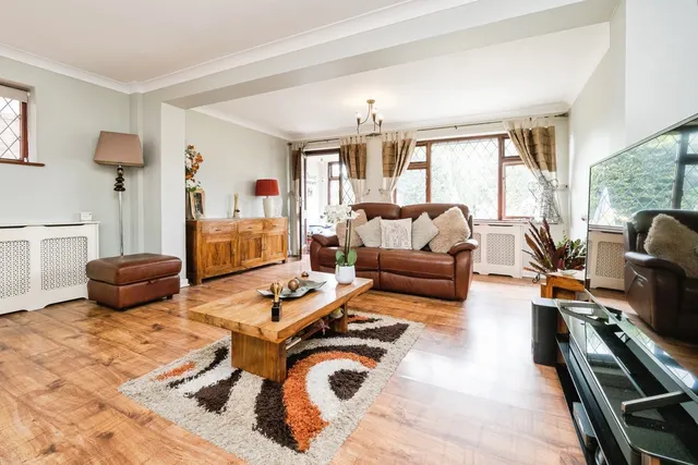 Acacia Gardens, Upminster, RM14, photo 1