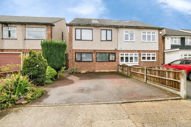Photo 3 — Acacia Gardens, Upminster, RM14