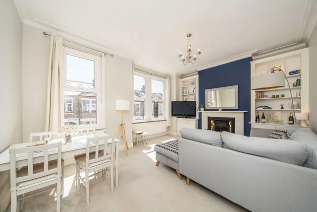 Loubet Street, SW17, photo 1