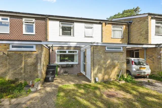Cedar Green, Hoddesdon, photo 1