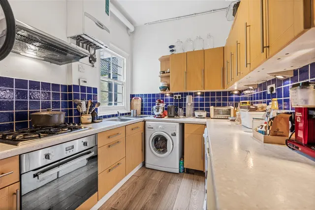 Photo 3 — Grafton Road Kentish Town, London NW5 3DX