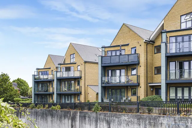 The Avenue, Greenhithe, DA9, photo 2