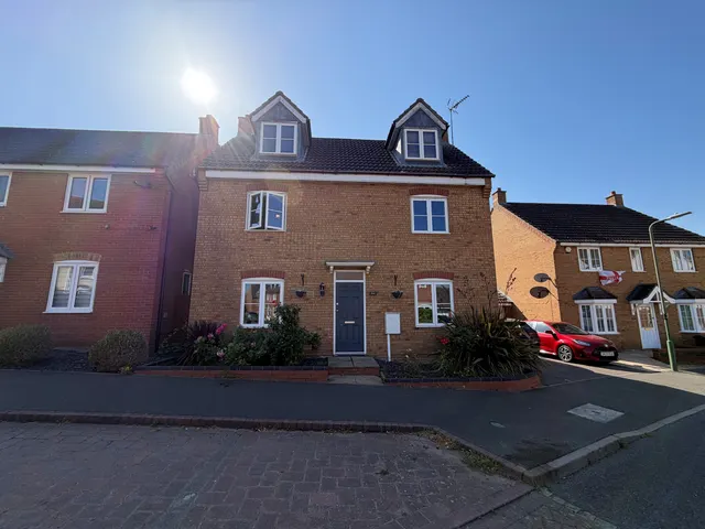 O'Neill Road, Grange Farm, photo 1