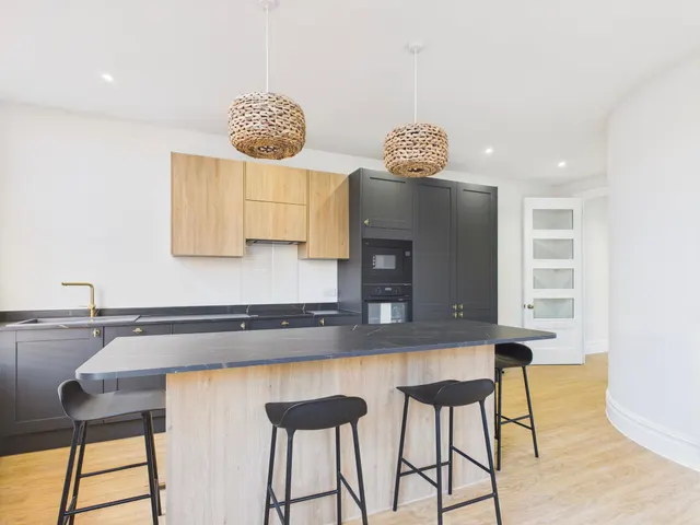 Photo 3 — Flat 4, Maitland House 118-120 High Street, Cheltenham, GL50 1EQ