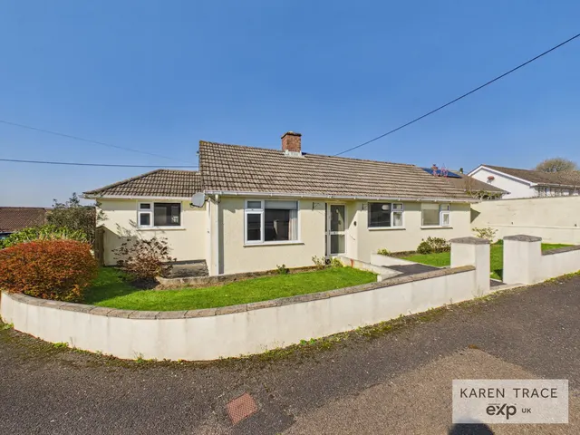 Meadow Park, Trewoon, PL25, photo 1
