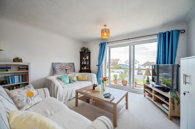 Bembridge Drive, Hayling Island, PO11, photo 3