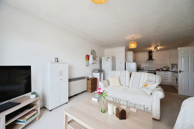Bembridge Drive, Hayling Island, PO11, photo 2