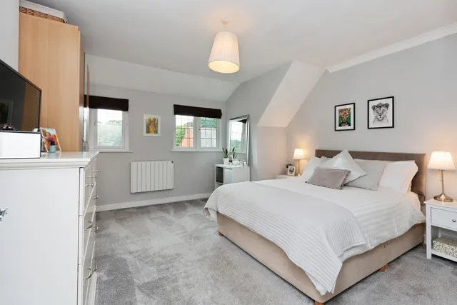 London Road, Camberley, GU15, photo 3