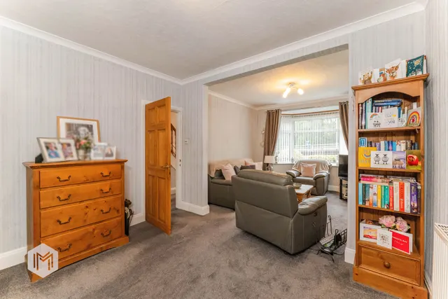 Middleton Road, Middleton, M24, photo 3