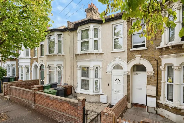 Pretoria Road, London, E11, photo 1